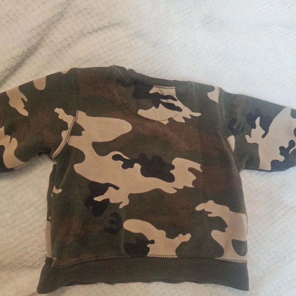 The Children's Place‎ Camouflage Crewneck (size: 18 mo.)